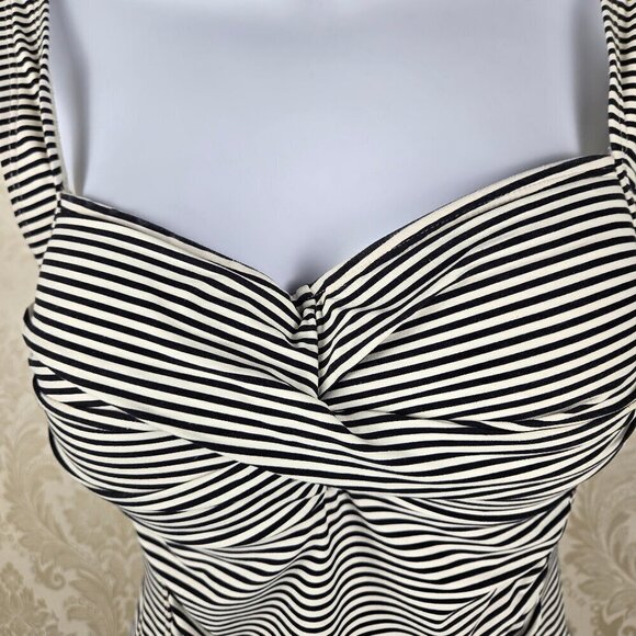 Nip Tuck Swim Sz 6 Tankini Top Black White Horizontal Stripes Ruching Adj Straps - Picture 2 of 10
